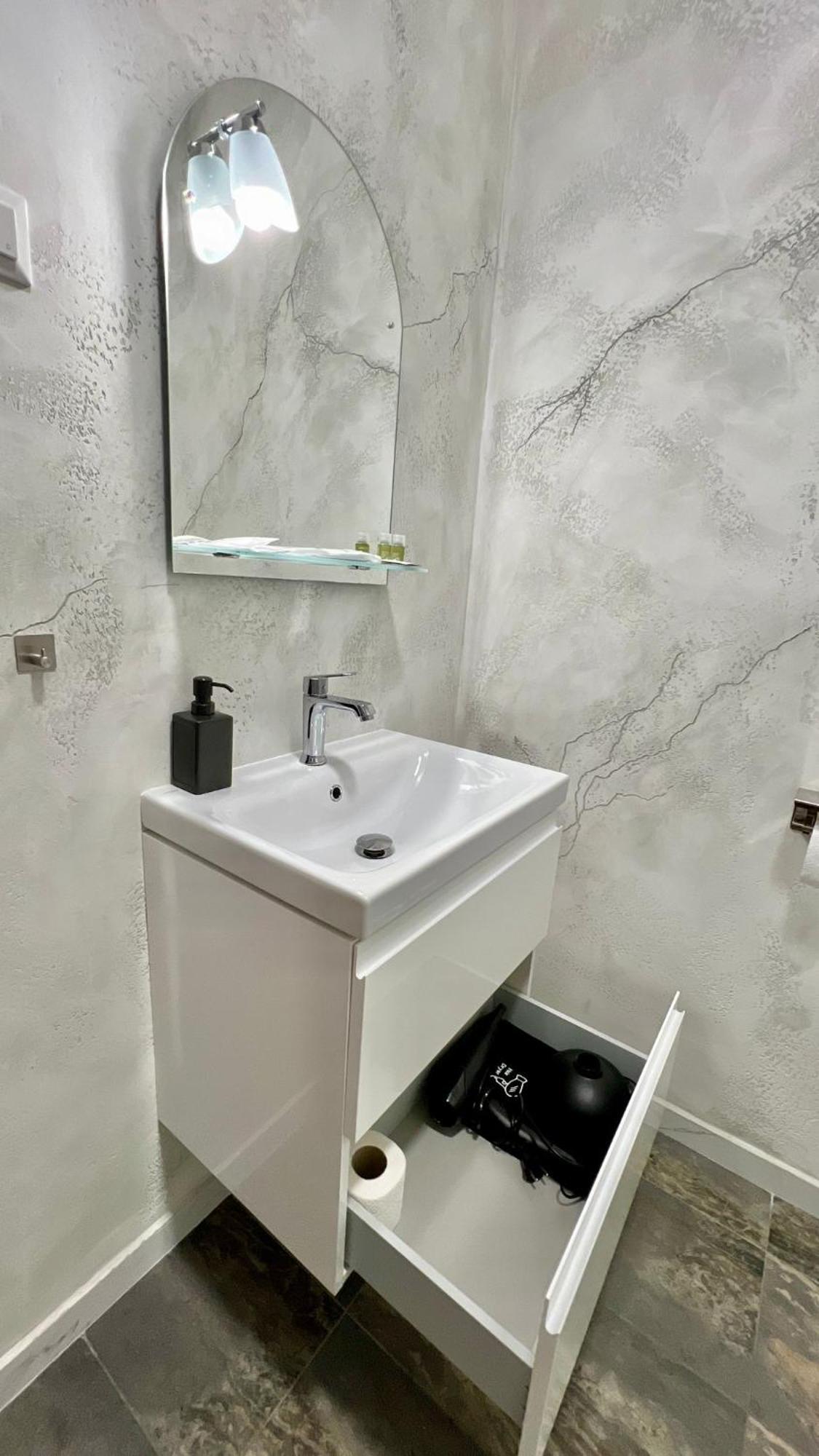 Hotel Fantazia Oradea - Self Check In & Out מראה חיצוני תמונה
