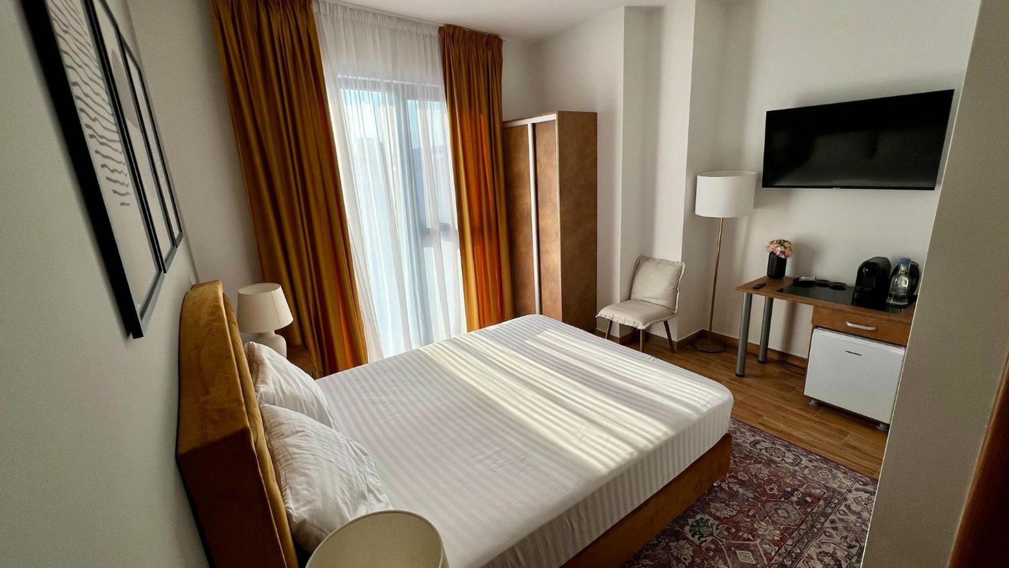 Hotel Fantazia Oradea - Self Check In & Out מראה חיצוני תמונה